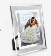 Load image into Gallery viewer, Floating Glass Photo Frame with Brushed Silver Border 4x6