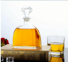 Load image into Gallery viewer, European Wide Bottom Decanter