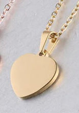 Load image into Gallery viewer, Personalized gold heart pendant necklace with engraving – a perfect gift for anniversaries, birthdays, and special occasions. Elegant and timeless jewelry piece.
