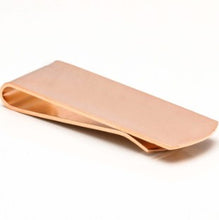 Load image into Gallery viewer, Personalized stainless steel money clip in rose gold – perfect engraved gift idea for Canadian occasions