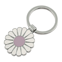 Load image into Gallery viewer, White Daisy Keychain