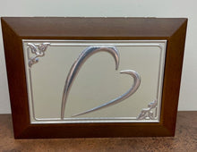 Load image into Gallery viewer, Personalized memory keepsake box with heart cover – perfect for storing cherished mementos, gifts, and special memories. Custom engraving available.