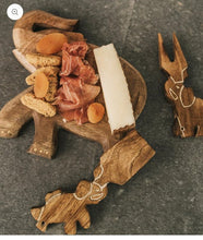 Load image into Gallery viewer, Mango wood cheese board - elephant | Engraving Reimagined | Buy Engraving items in Canada | Buy Engraving items in Calgary