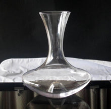 Load image into Gallery viewer, Classic Wine Decanter