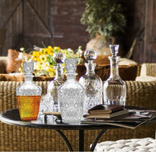 Load image into Gallery viewer, Elegant liquor decanter – personalized wedding or anniversary gift in Canada
