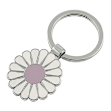 Load image into Gallery viewer, White Daisy Keychain

